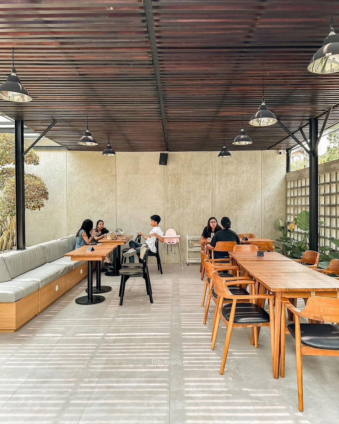 Paragraph Coffee & Eatery Ciwastra
